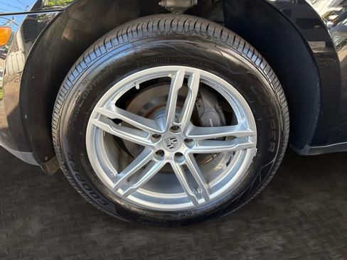 Used 2018 Porsche Macan Sport Edition AWD/4WD image 35