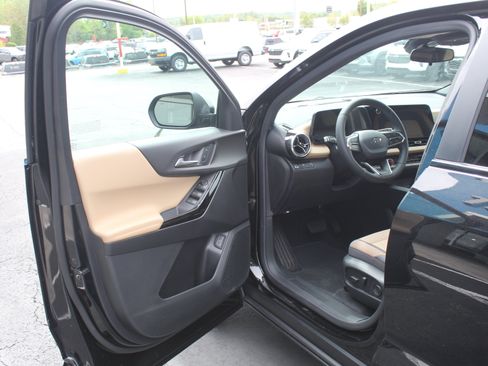 New 2026 Chevrolet Equinox ACTIV FWD image 8