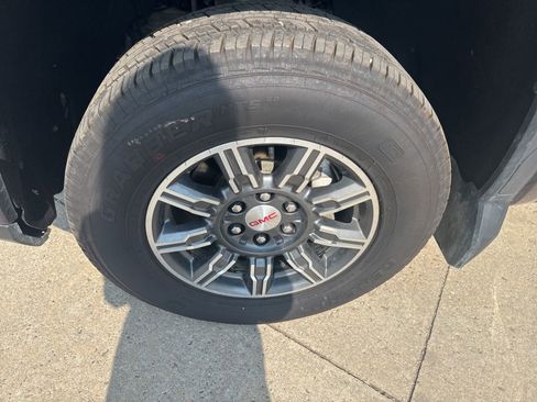 Used 2024 GMC Sierra 1500 AT4 image 8