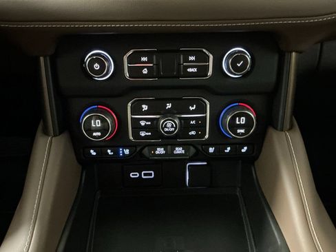 Used 2023 Chevrolet Tahoe High Country RWD image 12
