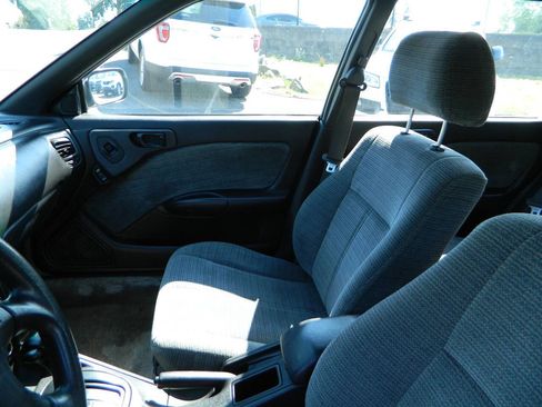 Used 1999 Subaru Legacy L image 12