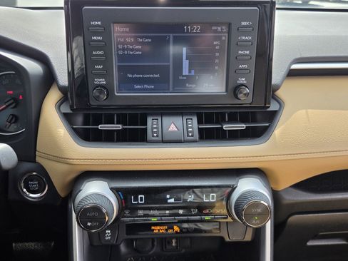 Used 2019 Toyota RAV4 XLE Premium FWD image 20