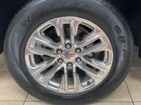 Used 2023 GMC Yukon XL SLT AWD/4WD image 34