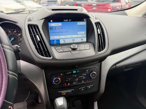 Used 2017 Ford Escape SE w/ Equipment Group 201A image 19