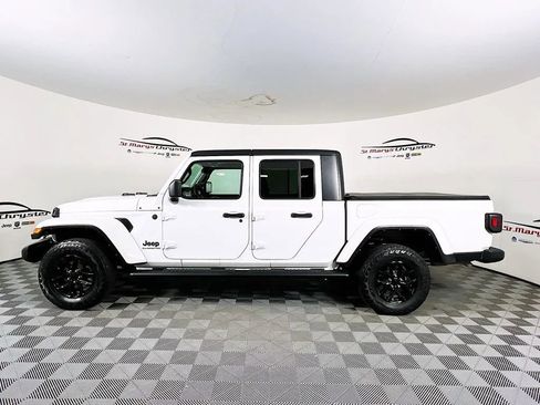 Used 2022 Jeep Gladiator Sport image 5