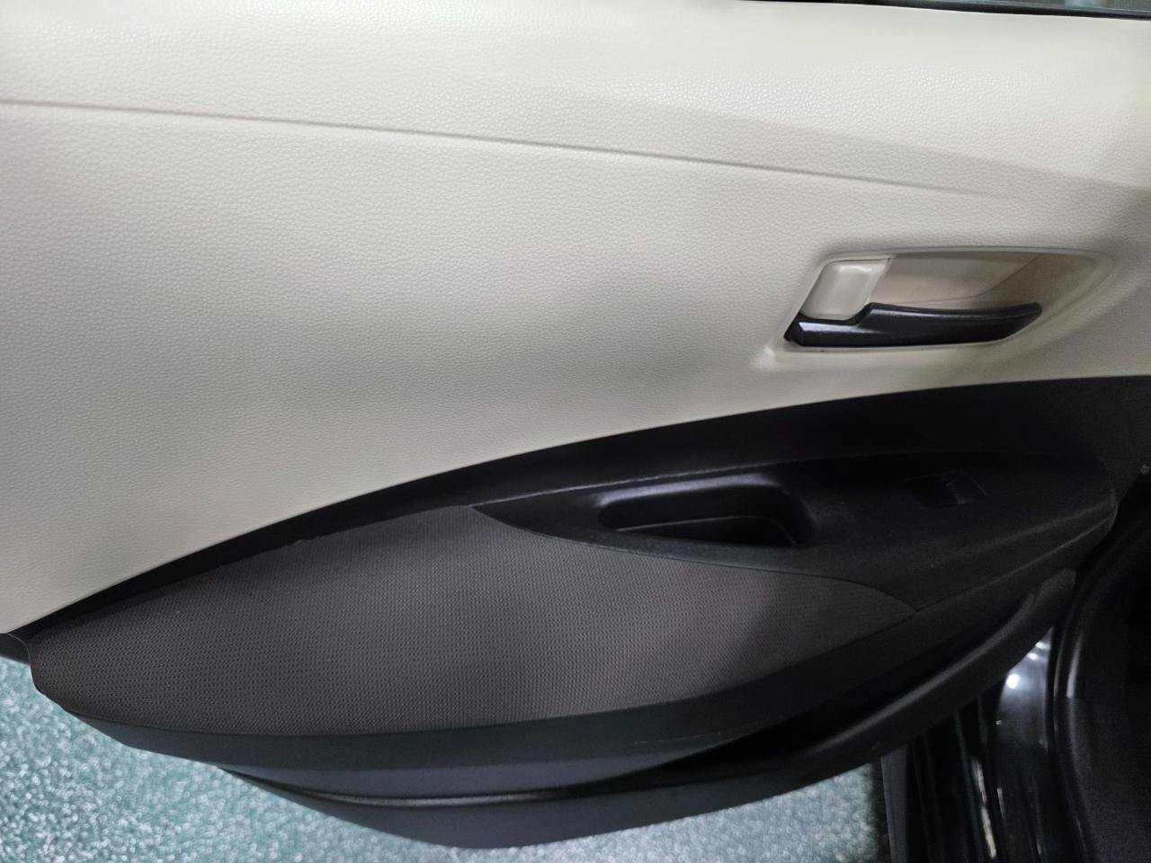 Used 2022 Toyota Corolla LE FWD image 19