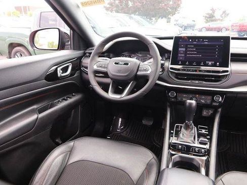 Used 2025 Jeep Compass Trailhawk AWD/4WD image 21