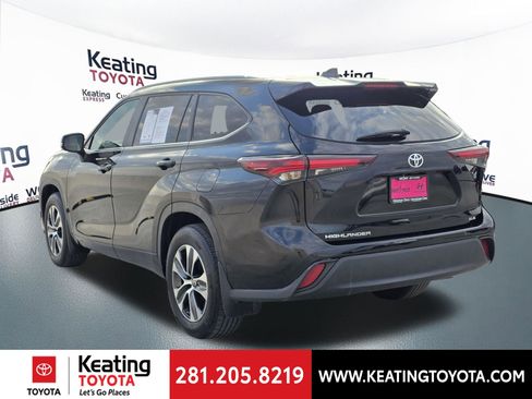Used 2024 Toyota Highlander XLE FWD image 8