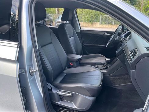 Used 2023 Volkswagen Tiguan SE AWD/4WD image 11