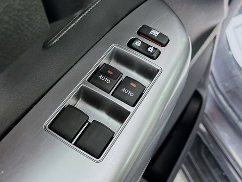 Used 2019 Toyota Sequoia SR5 AWD/4WD image 26