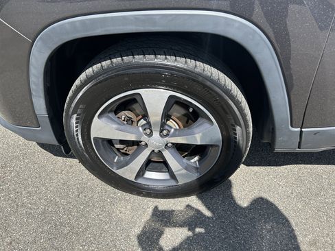 Certified 2019 Jeep Cherokee Limited AWD/4WD image 11