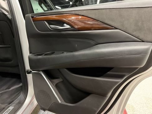 Used 2016 Cadillac Escalade Premium AWD/4WD image 30