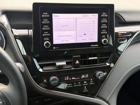 Used 2022 Toyota Camry SE FWD image 22