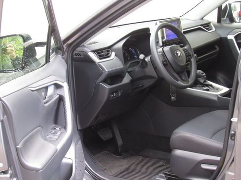 Certified 2025 Toyota RAV4 LE AWD/4WD image 10