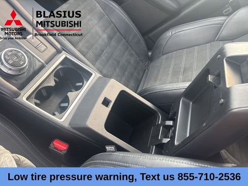 Used 2023 Mitsubishi Outlander 4WD Plug-In Hybrid image 22