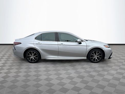 Used 2024 Toyota Camry SE image 8