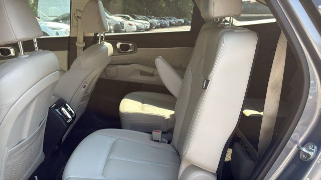 Used 2025 Kia Sorento SX FWD image 17