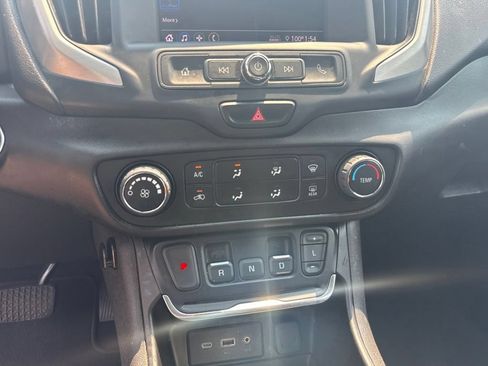 Used 2021 GMC Terrain SLE FWD image 29