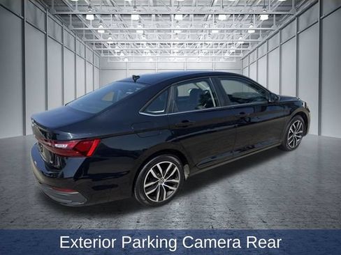 Used 2025 Volkswagen Jetta SE FWD image 2