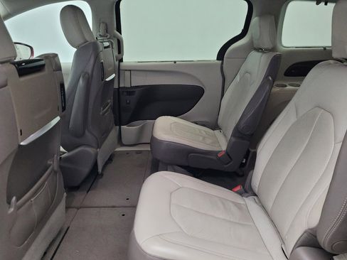 Used 2017 Chrysler Pacifica Touring-L Plus image 18