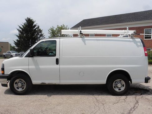 Used 2018 Chevrolet Express 2500 w/ Driver Convenience Package RWD image 12