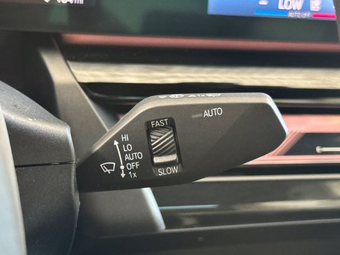 Used 2024 BMW i5 eDrive40i w/ Premium Package RWD image 34