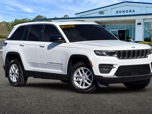 Used 2024 Jeep Grand Cherokee Laredo X AWD/4WD image 2