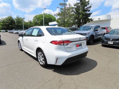 Used 2024 Toyota Corolla LE FWD image 4