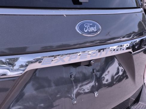Used 2019 Ford Expedition XLT w/ Equipment Group 202A AWD/4WD image 13