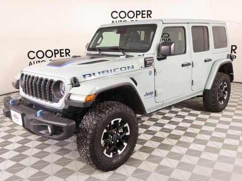 Used 2024 Jeep Wrangler Unlimited Rubicon 4xe image 11