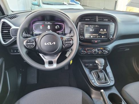 Used 2025 Kia Soul LX w/ LX Technology Package FWD image 20