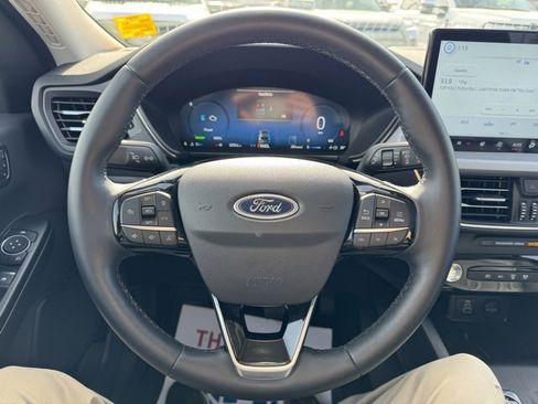 Used 2025 Ford Escape Platinum w/ Premium Technology Package image 22