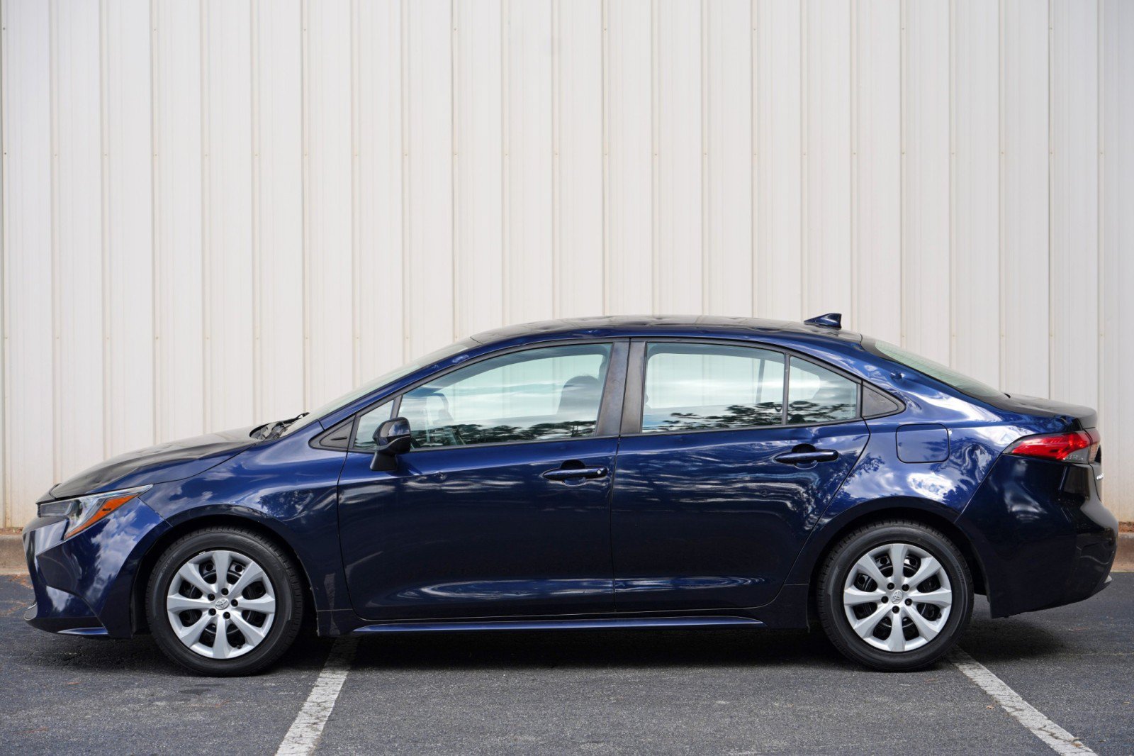 Used 2021 Toyota Corolla LE FWD image 41