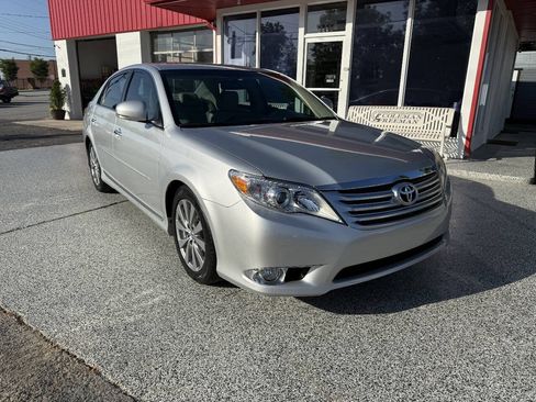 Used 2011 Toyota Avalon Limited FWD image 2