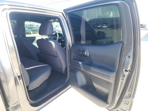 Used 2019 Toyota Tacoma TRD Off-Road w/ Technology Package image 23