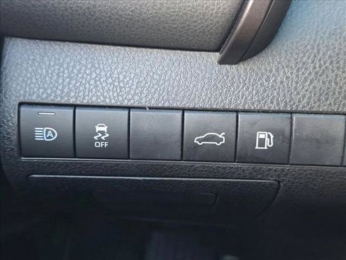 Used 2018 Toyota Camry LE FWD image 10
