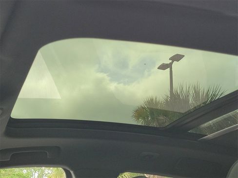 Used 2025 Porsche Macan image 28