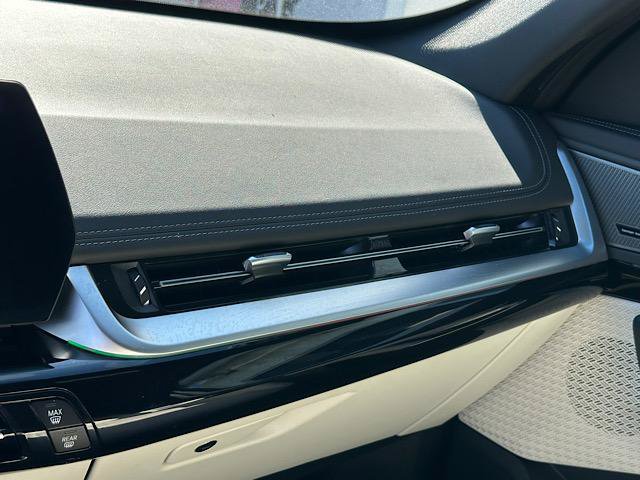 Used 2026 BMW X1 xDrive28i w/ Technology Package AWD/4WD image 31