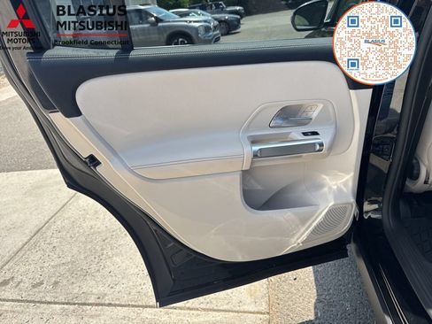 Used 2022 Mercedes-Benz GLB 250 4MATIC w/ Premium Package Lite image 32