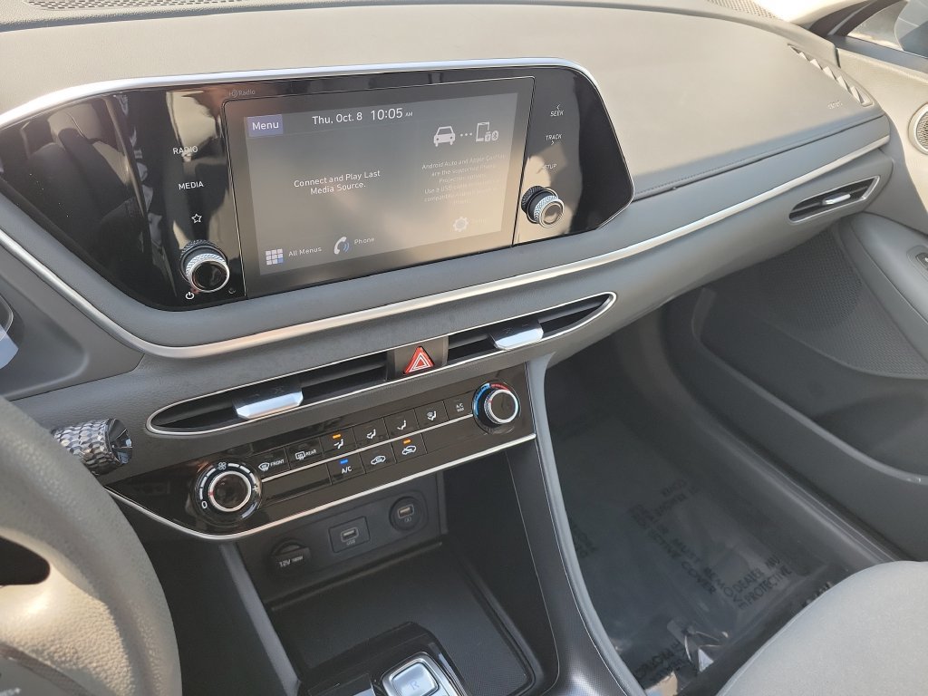 Used 2021 Hyundai Sonata SE w/ Preferred Accessory Package FWD image 14