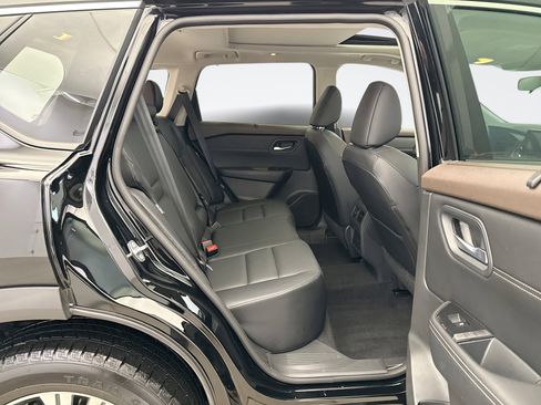 Used 2023 Nissan Rogue SV w/ SV Premium B Package image 18