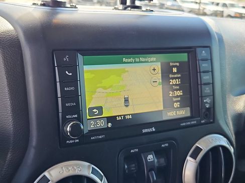 Used 2018 Jeep Wrangler Unlimited Rubicon w/ Dual Top Group AWD/4WD image 18