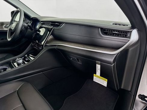 New 2025 Jeep Grand Cherokee Limited w/ Black Appearance Package image 33