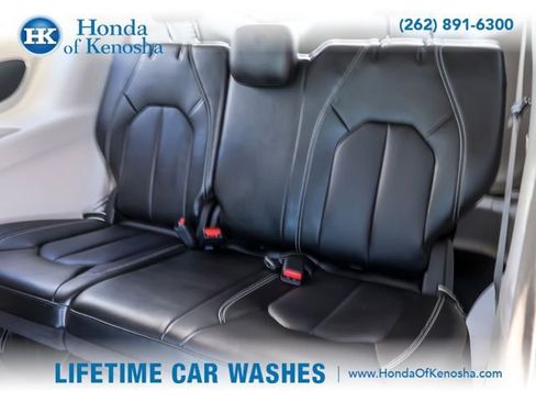 Used 2024 Chrysler Pacifica Touring-L FWD image 12