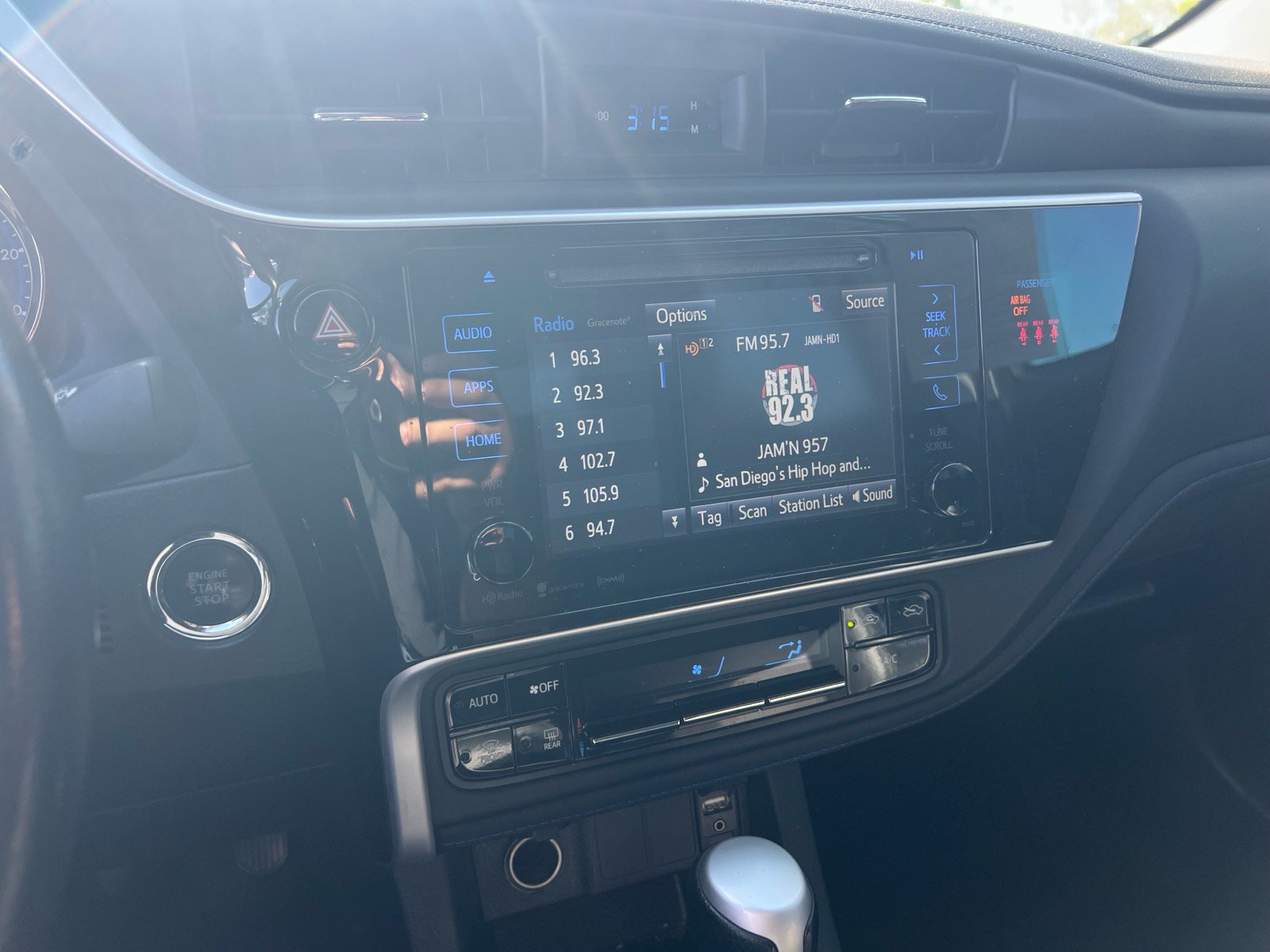 Used 2019 Toyota Corolla SE w/ SE Premium Package FWD image 11