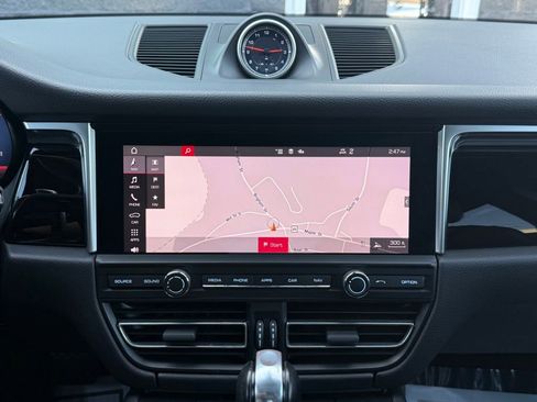 Used 2020 Porsche Macan image 33