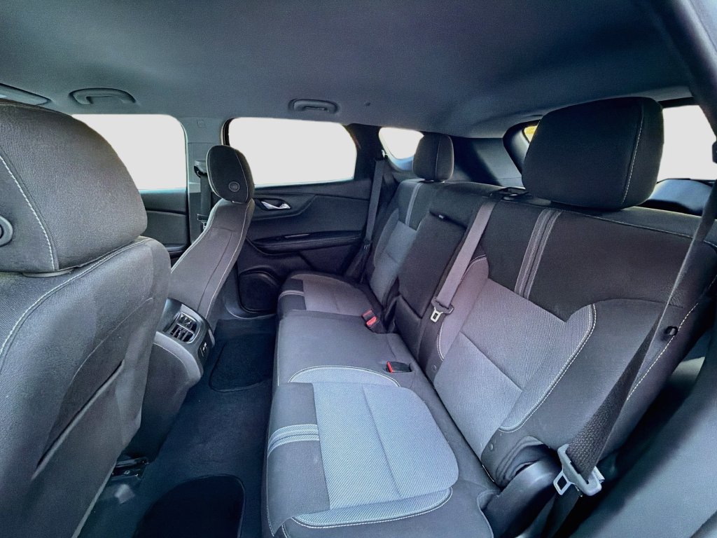 Used 2025 Chevrolet Blazer LT FWD image 23