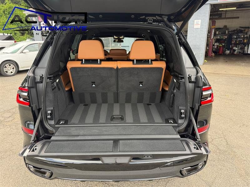 Used 2023 BMW X7 xDrive40i w/ M Sport Package AWD/4WD image 19