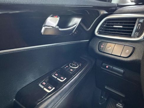 Used 2019 Kia Sorento FWD V6 image 42