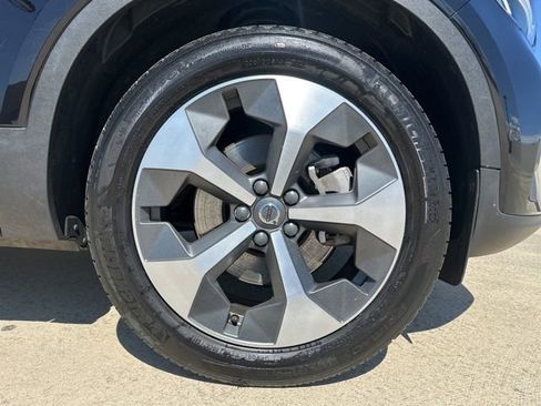 Certified 2023 Volvo XC40 B5 Plus w/ Driver Assist Package AWD/4WD image 11